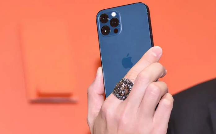 弋阳苹果手机维修分享iPhone12系列重启方法教程 